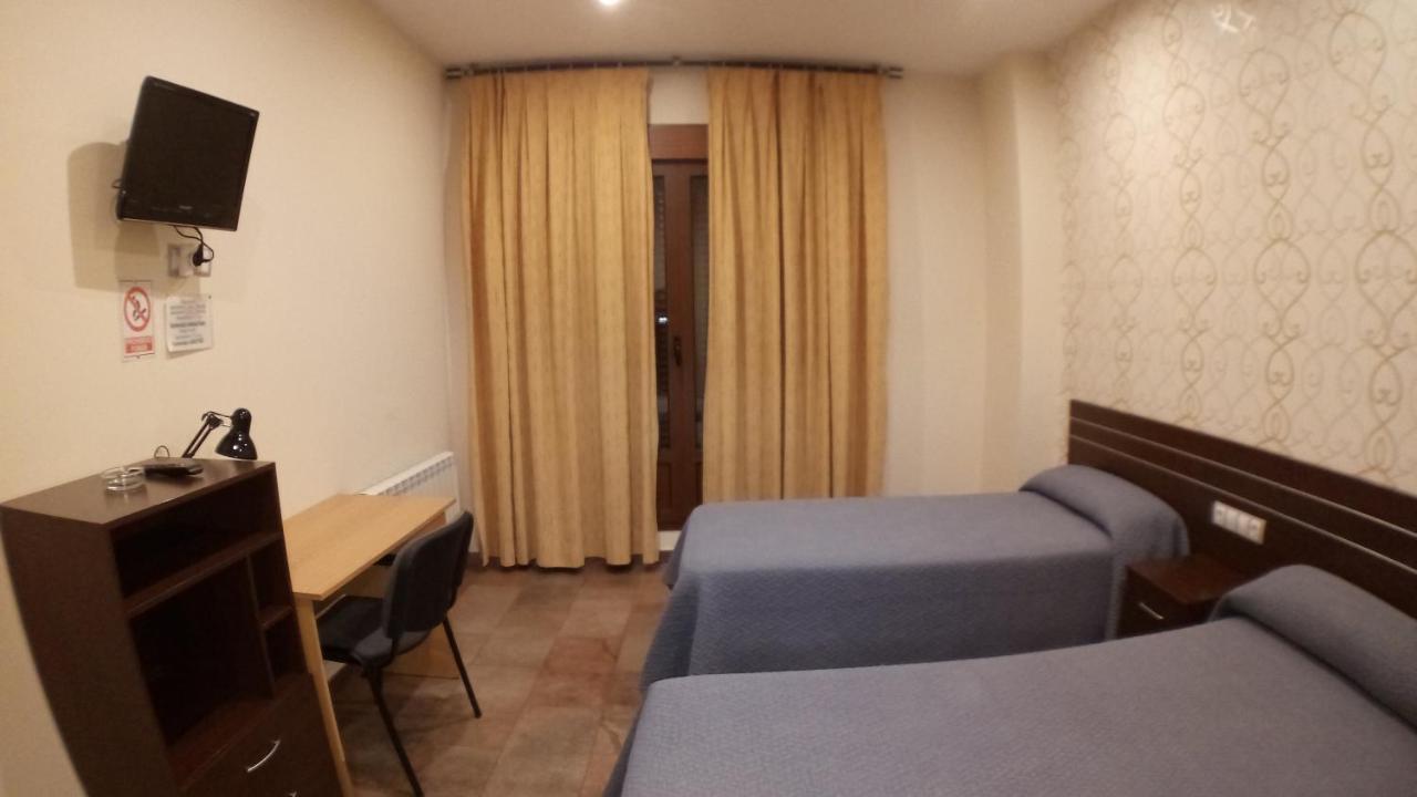 Hostal Venecia II Монсон Экстерьер фото