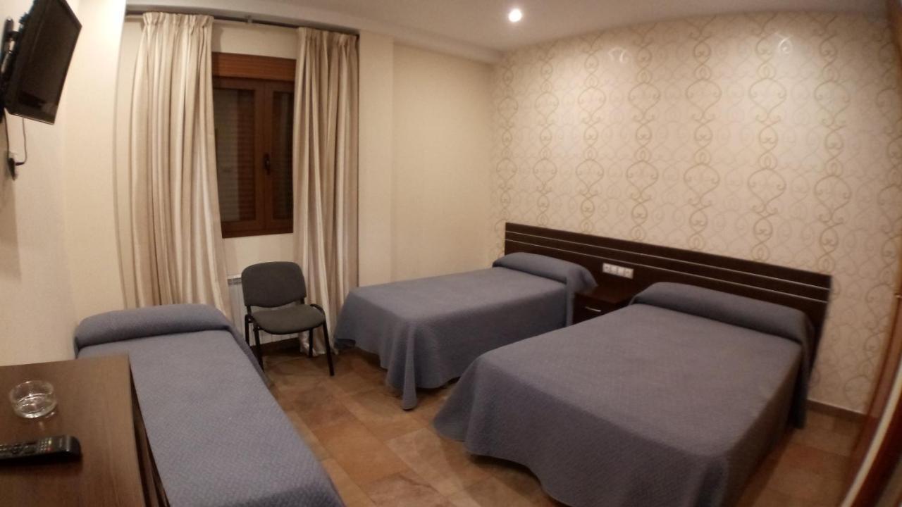 Hostal Venecia II Монсон Экстерьер фото